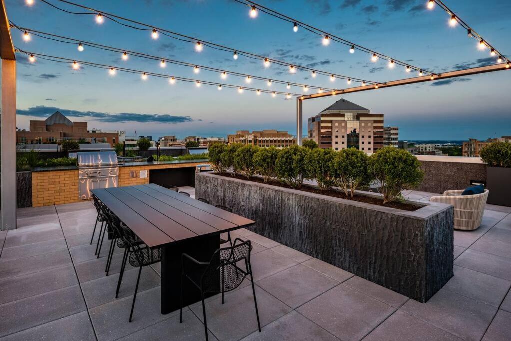 Gorgeous 1 Bedroom At Clarendon With Gym And Rooftop Arlington Kültér fotó